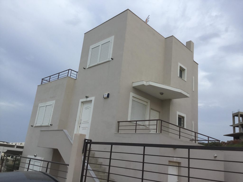 בית פרטי למכירה ביוון, בעל 3 קומות, צמוד לים ונוף מדהים